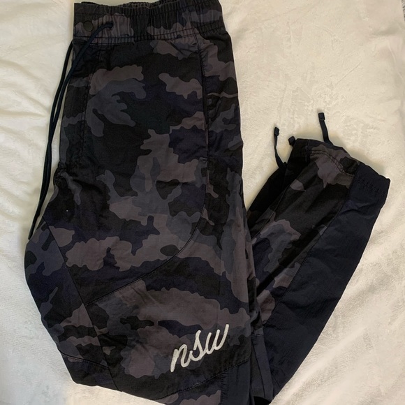 nike nsw camo jogger